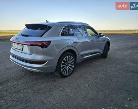 Серый Ауди E-Tron, объемом двигателя 0 л и пробегом 121 тыс. км за 27700 $, фото 2 на Automoto.ua