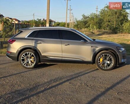 Серый Ауди E-Tron, объемом двигателя 0 л и пробегом 172 тыс. км за 30999 $, фото 3 на Automoto.ua