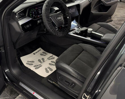 Серый Ауди E-Tron, объемом двигателя 0 л и пробегом 86 тыс. км за 32500 $, фото 11 на Automoto.ua