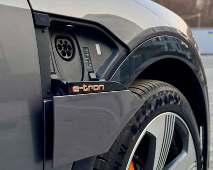 Сірий Ауді E-Tron, об'ємом двигуна 0 л та пробігом 75 тис. км за 34300 $, фото 3 на Automoto.ua