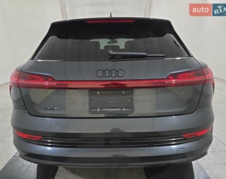 Серый Ауди E-Tron, объемом двигателя 0 л и пробегом 800 тыс. км за 26200 $, фото 5 на Automoto.ua