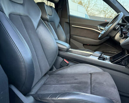 Серый Ауди E-Tron, объемом двигателя 0 л и пробегом 155 тыс. км за 27750 $, фото 34 на Automoto.ua