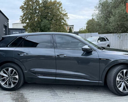 Сірий Ауді E-Tron, об'ємом двигуна 0 л та пробігом 190 тис. км за 26900 $, фото 11 на Automoto.ua