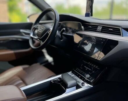 Сірий Ауді E-Tron, об'ємом двигуна 0 л та пробігом 69 тис. км за 33000 $, фото 26 на Automoto.ua