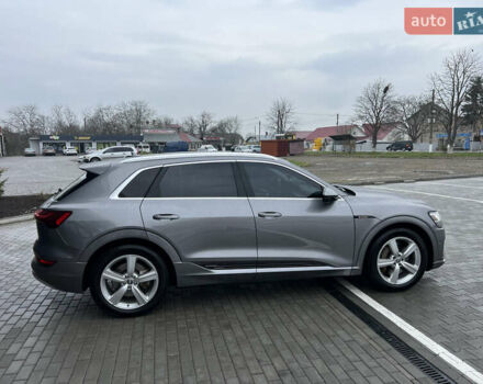 Ауди E-Tron 2019 в Снятине на Automoto.ua Серый Ауди E-Tron, объемом двигателя 0 л и пробегом 95 тыс. км за 28100 $, фото 15 на Automoto.ua