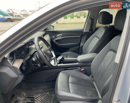 Сірий Ауді E-Tron, об'ємом двигуна 0 л та пробігом 66 тис. км за 27600 $, фото 6 на Automoto.ua