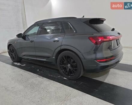 Серый Ауди E-Tron, объемом двигателя 0 л и пробегом 800 тыс. км за 26200 $, фото 2 на Automoto.ua