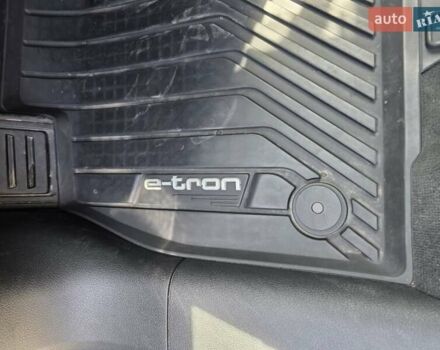 Сірий Ауді E-Tron, об'ємом двигуна 0 л та пробігом 99 тис. км за 30990 $, фото 13 на Automoto.ua