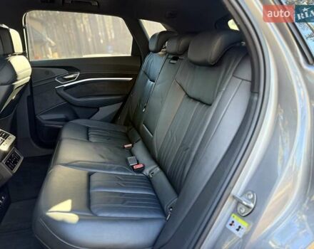 Серый Ауди E-Tron, объемом двигателя 0 л и пробегом 83 тыс. км за 32700 $, фото 20 на Automoto.ua