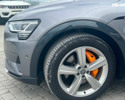 Серый Ауди E-Tron, объемом двигателя 0 л и пробегом 118 тыс. км за 31950 $, фото 2 на Automoto.ua