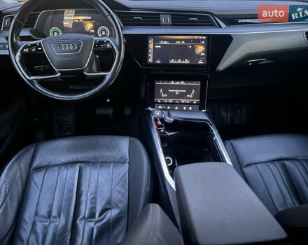 Серый Ауди E-Tron, объемом двигателя 0 л и пробегом 94 тыс. км за 33800 $, фото 35 на Automoto.ua