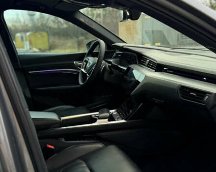 Сірий Ауді E-Tron, об'ємом двигуна 0 л та пробігом 75 тис. км за 34300 $, фото 45 на Automoto.ua