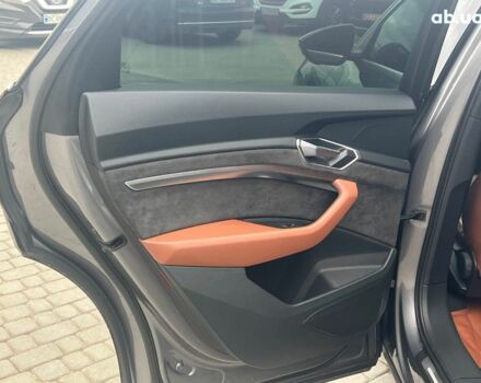 Серый Ауди E-Tron, объемом двигателя 0 л и пробегом 118 тыс. км за 31950 $, фото 17 на Automoto.ua