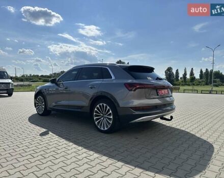 Сірий Ауді E-Tron, об'ємом двигуна 0 л та пробігом 107 тис. км за 24300 $, фото 7 на Automoto.ua