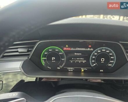 Сірий Ауді E-Tron, об'ємом двигуна 0 л та пробігом 128 тис. км за 24900 $, фото 8 на Automoto.ua
