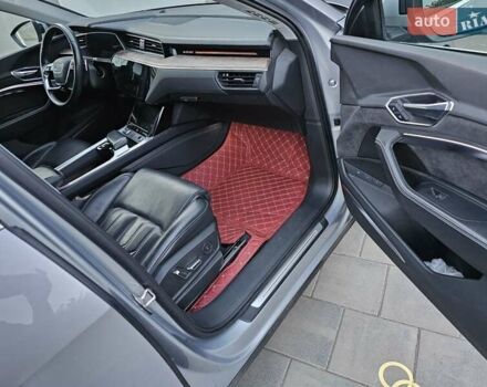 Серый Ауди E-Tron, объемом двигателя 0 л и пробегом 121 тыс. км за 27700 $, фото 33 на Automoto.ua