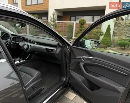 Серый Ауди E-Tron, объемом двигателя 0 л и пробегом 116 тыс. км за 25900 $, фото 29 на Automoto.ua