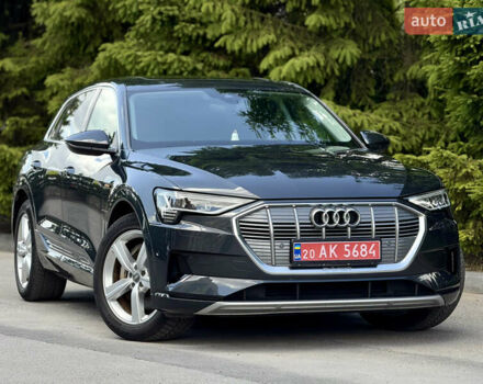 Серый Ауди E-Tron, объемом двигателя 0 л и пробегом 97 тыс. км за 30700 $, фото 4 на Automoto.ua