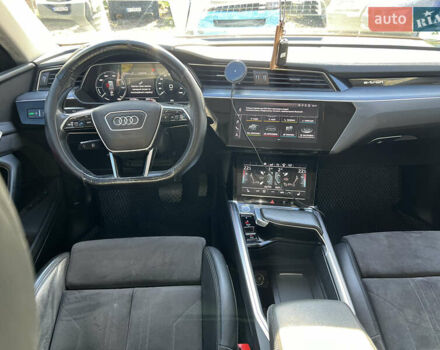 Сірий Ауді E-Tron, об'ємом двигуна 0 л та пробігом 148 тис. км за 29900 $, фото 8 на Automoto.ua