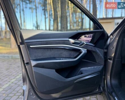 Серый Ауди E-Tron, объемом двигателя 0 л и пробегом 83 тыс. км за 32700 $, фото 25 на Automoto.ua