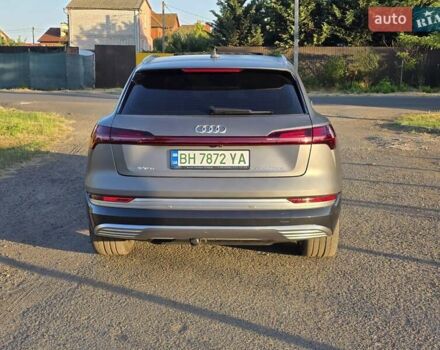 Серый Ауди E-Tron, объемом двигателя 0 л и пробегом 172 тыс. км за 30999 $, фото 5 на Automoto.ua