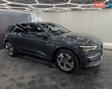 Серый Ауди E-Tron, объемом двигателя 0 л и пробегом 86 тыс. км за 32500 $, фото 2 на Automoto.ua