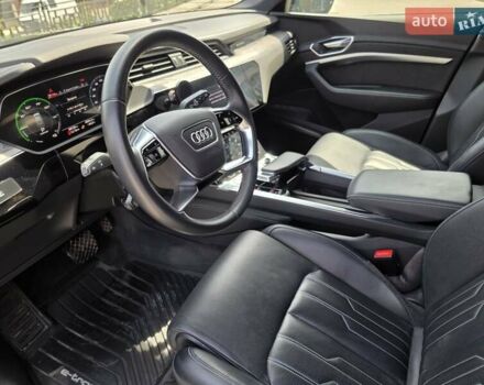 Сірий Ауді E-Tron, об'ємом двигуна 0 л та пробігом 99 тис. км за 30990 $, фото 12 на Automoto.ua