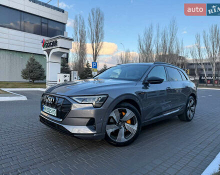 Серый Ауди E-Tron, объемом двигателя 0 л и пробегом 71 тыс. км за 31500 $, фото 2 на Automoto.ua