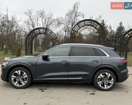 Сірий Ауді E-Tron, об'ємом двигуна 0 л та пробігом 84 тис. км за 26999 $, фото 8 на Automoto.ua