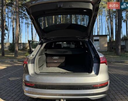 Серый Ауди E-Tron, объемом двигателя 0 л и пробегом 83 тыс. км за 32700 $, фото 11 на Automoto.ua