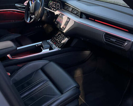 Сірий Ауді E-Tron, об'ємом двигуна 0 л та пробігом 104 тис. км за 32500 $, фото 16 на Automoto.ua