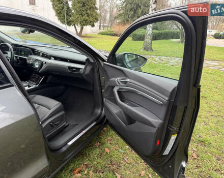 Сірий Ауді E-Tron, об'ємом двигуна 0 л та пробігом 53 тис. км за 34000 $, фото 23 на Automoto.ua