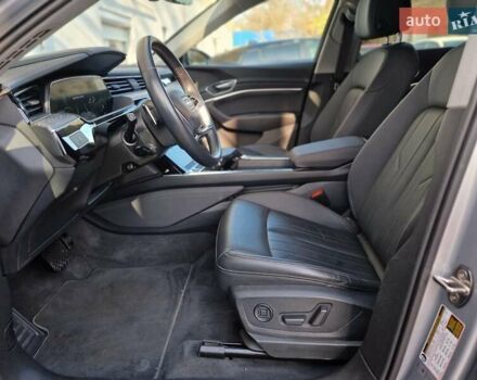 Серый Ауди E-Tron, объемом двигателя 0 л и пробегом 12 тыс. км за 31990 $, фото 43 на Automoto.ua