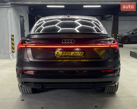 Ауді E-Tron 2020 у Чернівцях на Automoto.ua Сірий Ауді E-Tron, об'ємом двигуна 0 л та пробігом 65 тис. км за 48000 $, фото 4 на Automoto.ua