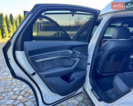 Сірий Ауді E-Tron, об'ємом двигуна 0 л та пробігом 105 тис. км за 34000 $, фото 20 на Automoto.ua