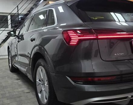 Серый Ауди E-Tron, объемом двигателя 0 л и пробегом 99 тыс. км за 31990 $, фото 47 на Automoto.ua