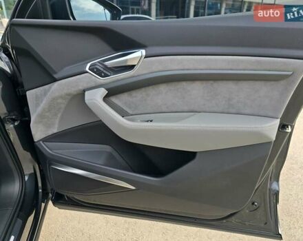 Серый Ауди E-Tron, объемом двигателя 0 л и пробегом 77 тыс. км за 38000 $, фото 11 на Automoto.ua