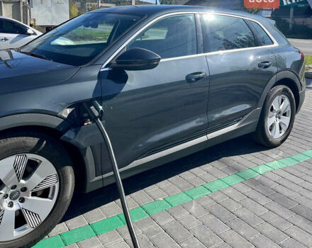 Серый Ауди E-Tron, объемом двигателя 0 л и пробегом 175 тыс. км за 22700 $, фото 20 на Automoto.ua