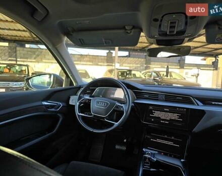 Серый Ауди E-Tron, объемом двигателя 0 л и пробегом 99 тыс. км за 31990 $, фото 96 на Automoto.ua