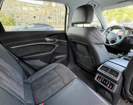 Серый Ауди E-Tron, объемом двигателя 0 л и пробегом 65 тыс. км за 25900 $, фото 8 на Automoto.ua