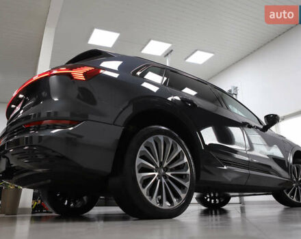 Серый Ауди E-Tron, объемом двигателя 0 л и пробегом 140 тыс. км за 23800 $, фото 61 на Automoto.ua