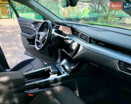 Сірий Ауді E-Tron, об'ємом двигуна 0 л та пробігом 148 тис. км за 25750 $, фото 17 на Automoto.ua