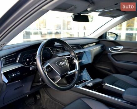 Серый Ауди E-Tron, объемом двигателя 0 л и пробегом 125 тыс. км за 23800 $, фото 23 на Automoto.ua