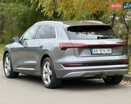Серый Ауди E-Tron, объемом двигателя 0 л и пробегом 34 тыс. км за 33900 $, фото 4 на Automoto.ua