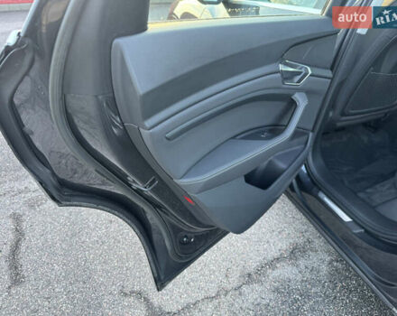 Серый Ауди E-Tron, объемом двигателя 0 л и пробегом 169 тыс. км за 26000 $, фото 24 на Automoto.ua