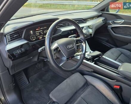 Сірий Ауді E-Tron, об'ємом двигуна 0 л та пробігом 67 тис. км за 37999 $, фото 45 на Automoto.ua