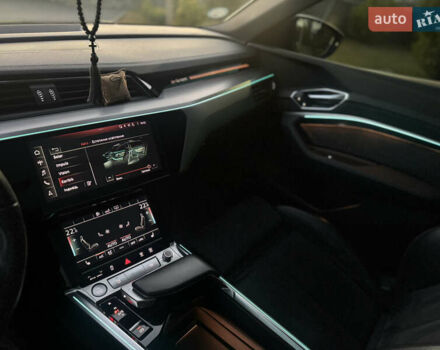 Сірий Ауді E-Tron, об'ємом двигуна 0 л та пробігом 140 тис. км за 37000 $, фото 60 на Automoto.ua