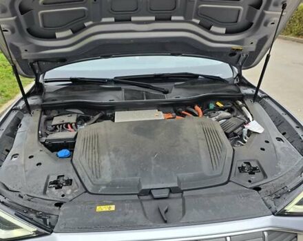 Серый Ауди E-Tron, объемом двигателя 0 л и пробегом 90 тыс. км за 36500 $, фото 19 на Automoto.ua