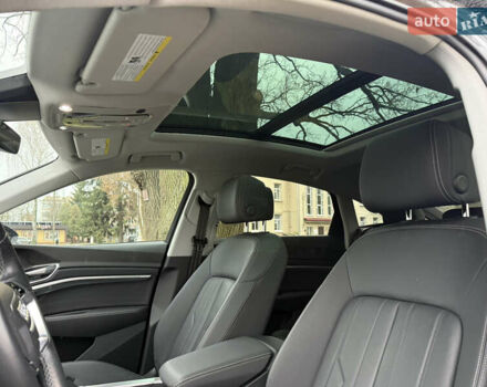 Сірий Ауді E-Tron, об'ємом двигуна 0 л та пробігом 53 тис. км за 34000 $, фото 21 на Automoto.ua