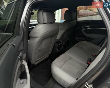 Сірий Ауді E-Tron, об'ємом двигуна 0 л та пробігом 77 тис. км за 37000 $, фото 19 на Automoto.ua